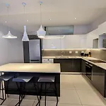 Modern 1 Bed Apartment In The Heart Of Green Point