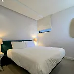 Modern 1 Bed Apartment In The Heart Of Green Point